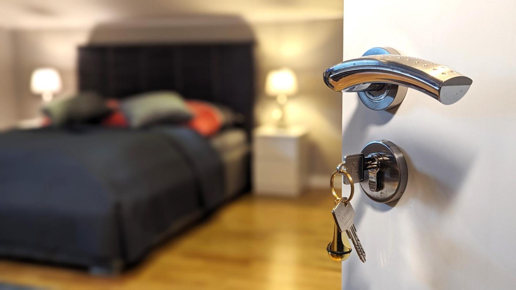 Hospedagem domiciliar 3 Rooms - Zimmervermietung Naehe Flughafen Ber - Gratis Wlan, Parken & Netflix *