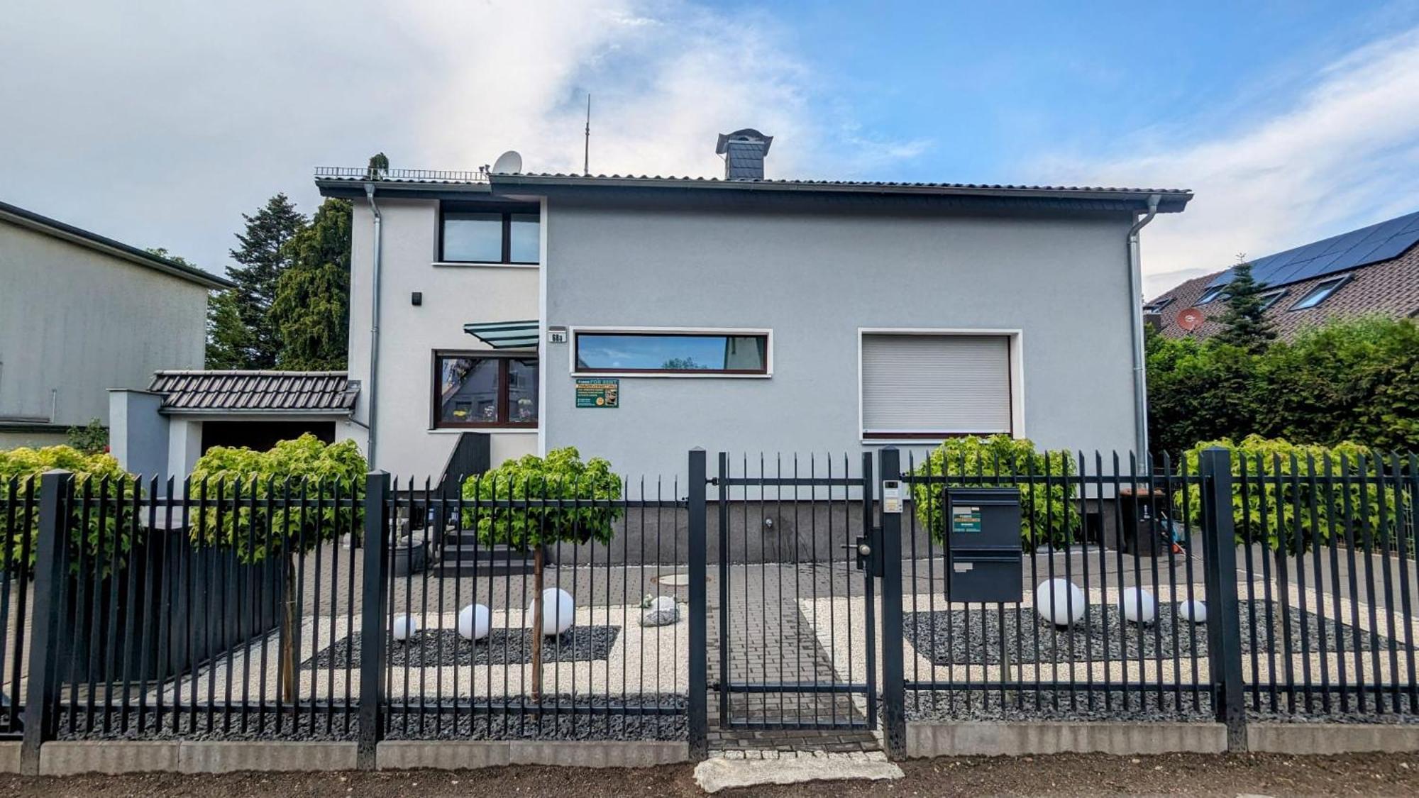 3 Rooms - Zimmervermietung Naehe Flughafen Ber - Gratis Wlan, Parken & Netflix Berlin