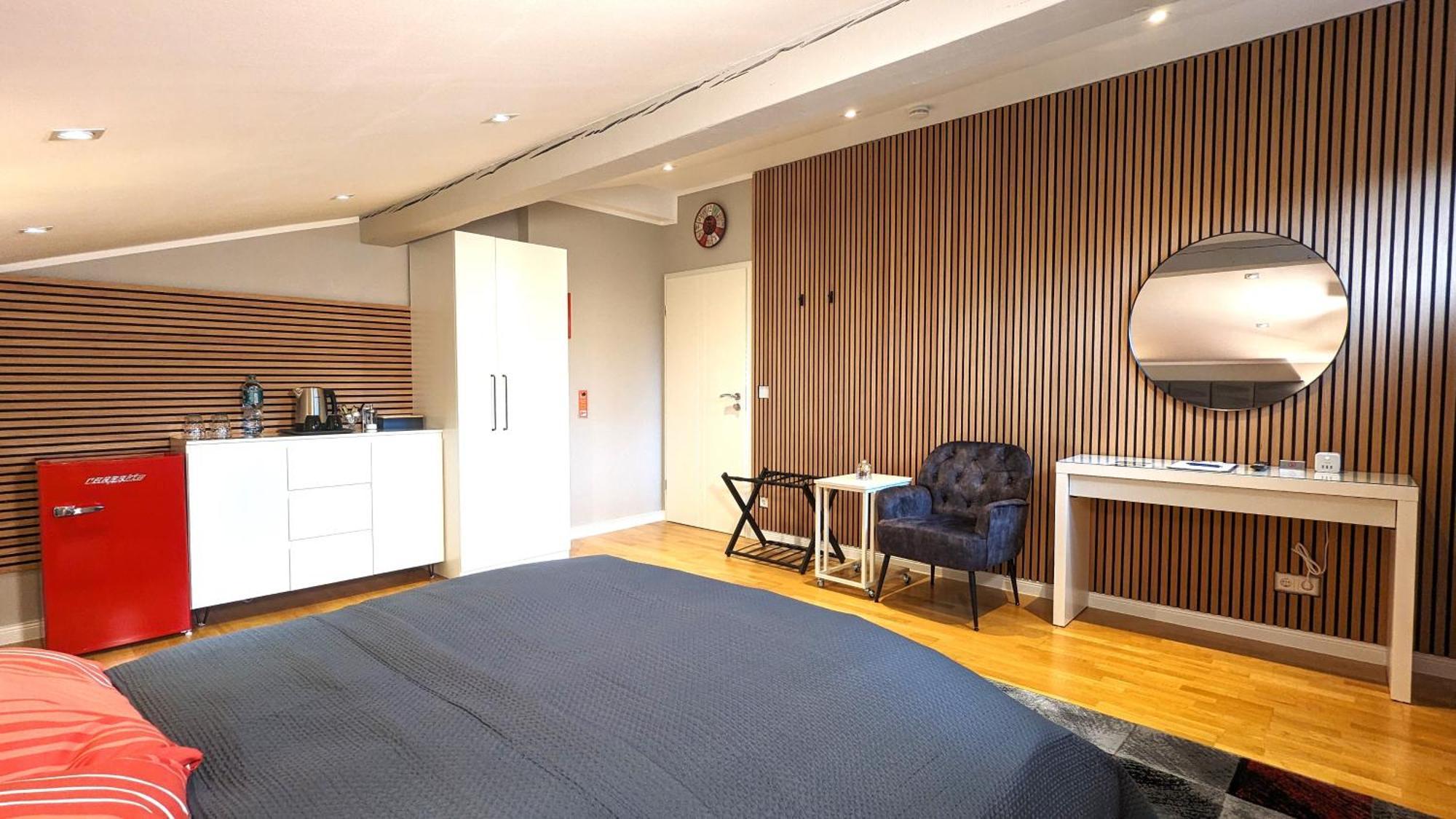 3 Rooms - Zimmervermietung Naehe Flughafen Ber - Gratis Wlan, Parken & Netflix *