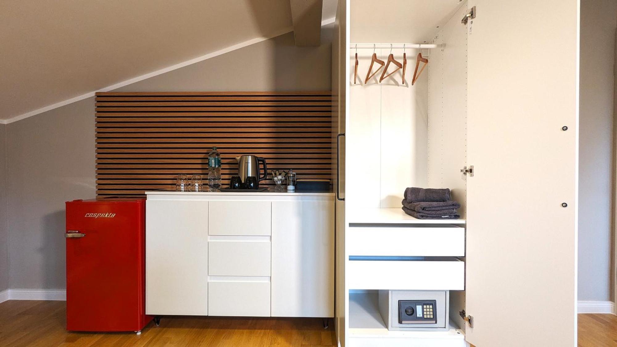 3 Rooms - Zimmervermietung Naehe Flughafen Ber - Gratis Wlan, Parken & Netflix