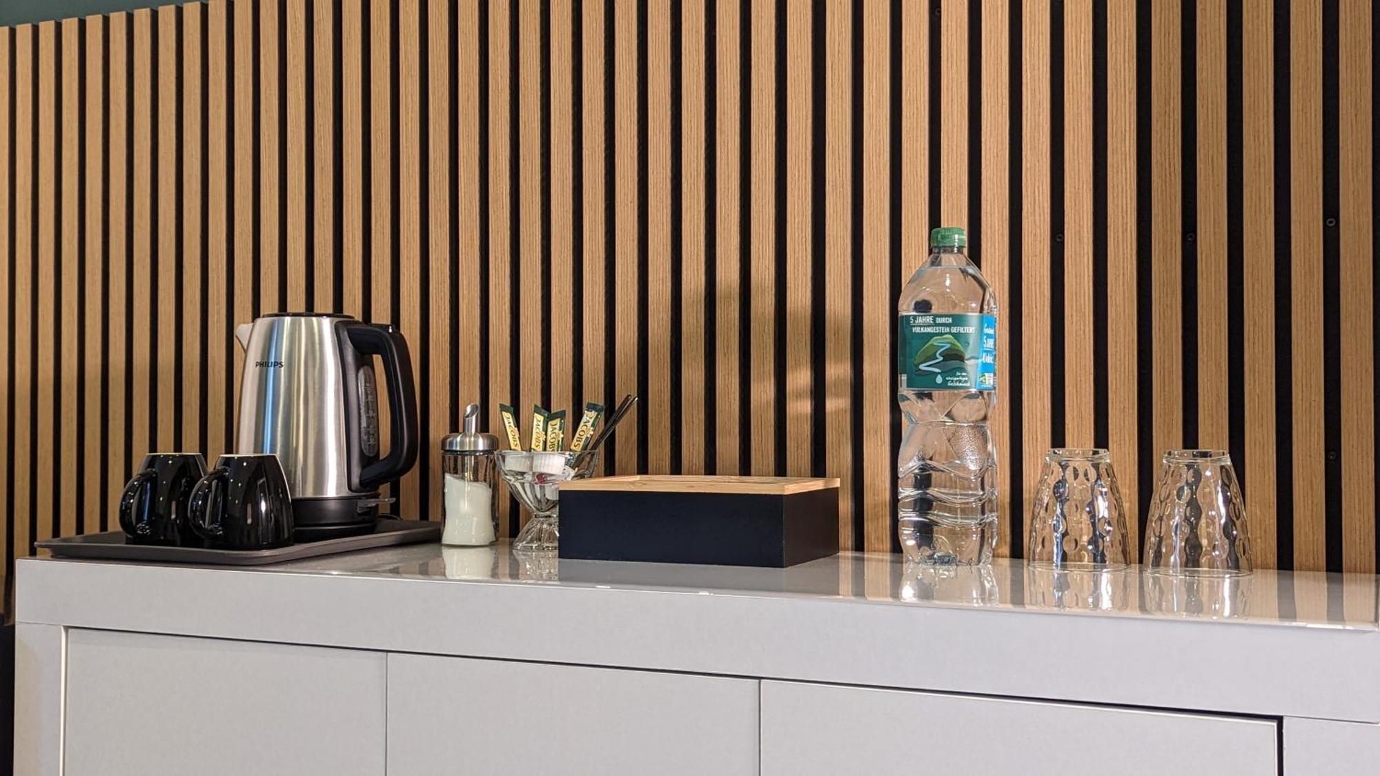 Homestay 3 Rooms - Zimmervermietung Naehe Flughafen Ber - Gratis Wlan, Parken & Netflix Berlin
